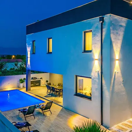 Gorgeous In Privlaka Holiday home *