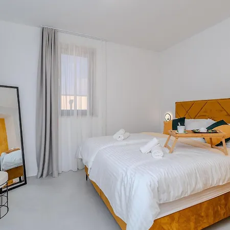 4 Bedroom Lovely In Holiday home Zadar