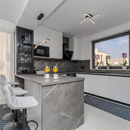 Holiday home 4 Bedroom Lovely In Zadar