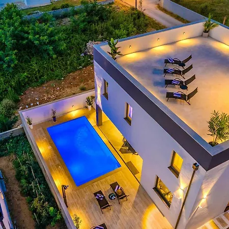 4 Bedroom Lovely In *