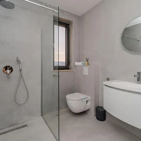 4 Bedroom Lovely In